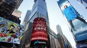 中国加油！众星声援抗疫视频点亮纽约时代广场