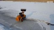 挖掘机视频表演 推土机 挖掘机工作视频 玩具车冰上漂移