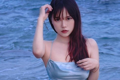 海边性感美女写真电脑壁纸