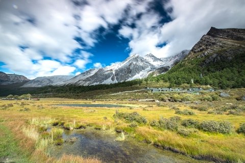 四川稻城亚丁高山风景图片