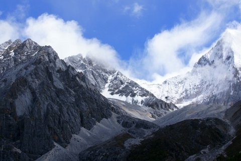 四川夏诺多吉神山风景