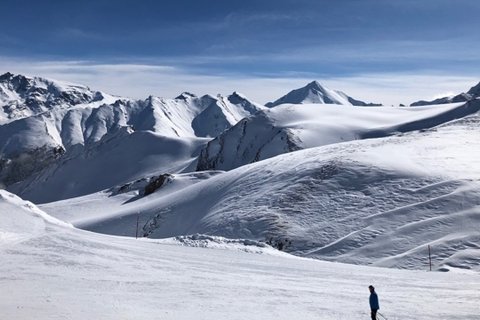 天然雪山滑雪场图片