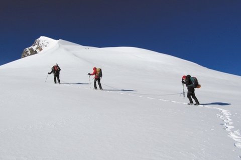 登雪山爱好体育桌面壁纸