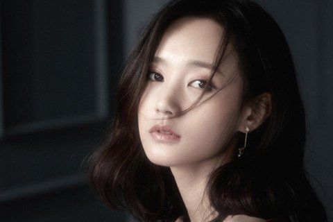 李一桐性感回眸妖娆写真