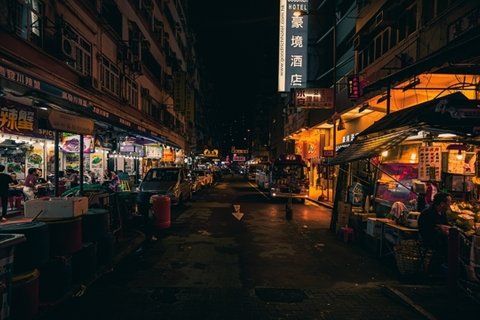 夜色下的香港街道图片