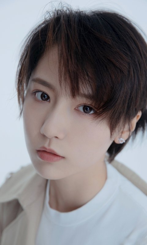 爱情公寓5成果诸葛大力短发00后妹子