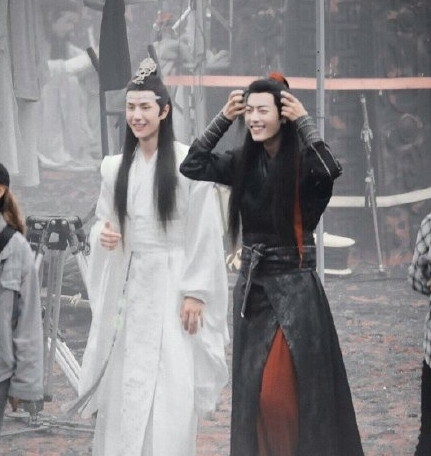 肖战王一博现场唱陈情令