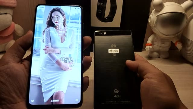 红米k20pro与 华为p8青春版同框,果然不是一个时代的机型