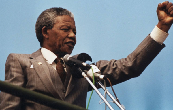 可以卑微如尘土不可扭曲如蛆虫 这句话是出自曼德拉的哪本书吗