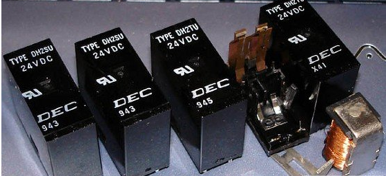 功放继电器是什么样的