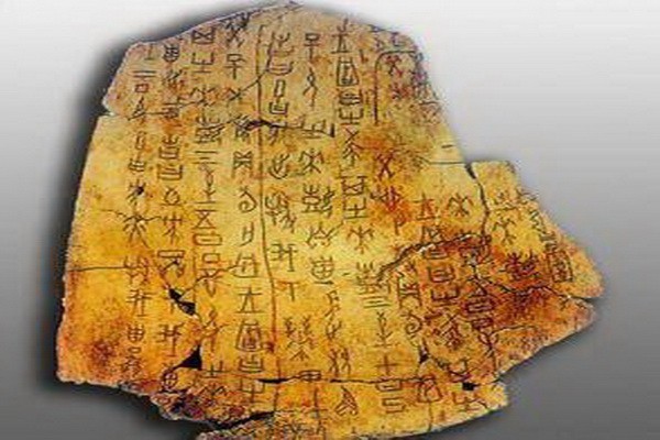 甲骨文,是中国的一种古老文字,最早是在什么时候出现的?