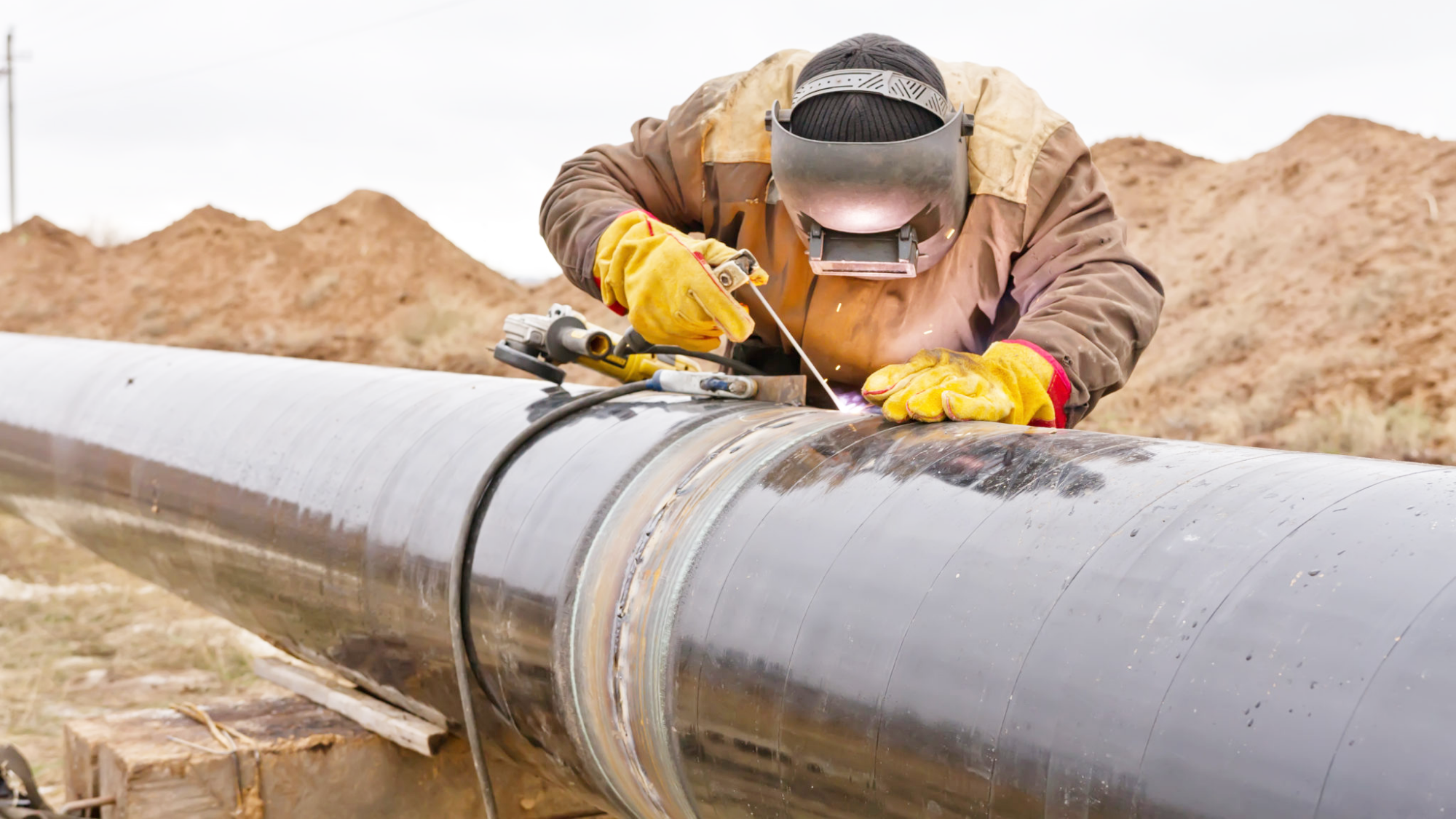 视频: 石油天然气管道焊接,高难度焊接技术,年薪100000元一点不夸张