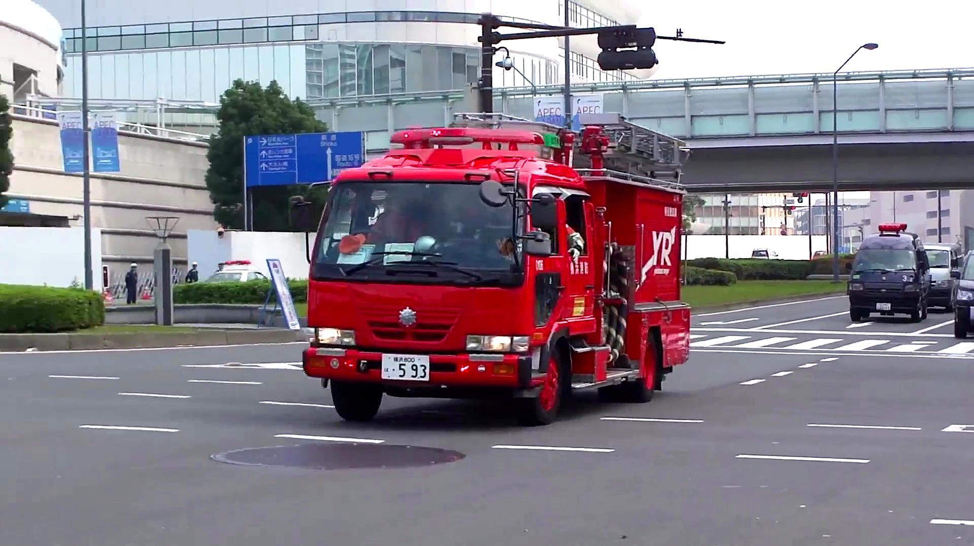 日本救护车消防车出警图片