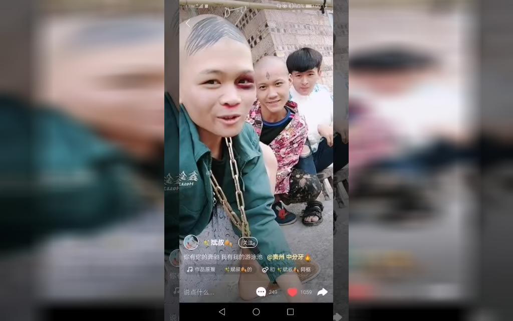 快手小伙最近是怎么了,越来越看不到他们的穿搭了,光头加 三眼属实不