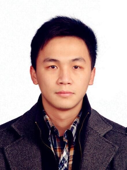 谁能帮我p个西装证件照,白底的,最好显得年轻点.谢谢