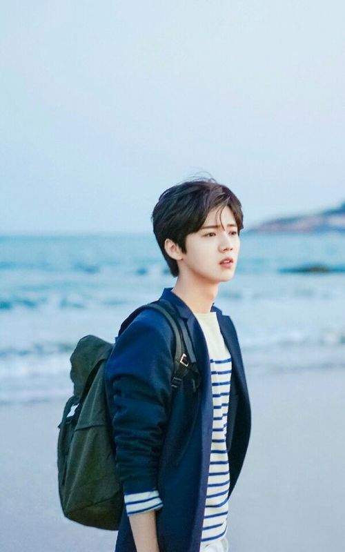 谁有鹿晗诺言mv里面女主手机锁屏那张鹿晗的图片原图下边,帮忙找找