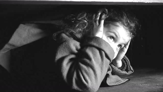 《 辛德勒的名单》里面一直穿着红色大衣小女孩结局是怎样的?