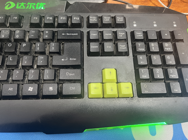电脑键盘灯按键开关是哪个_360新知