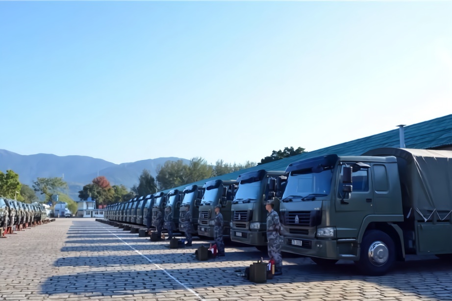 驻港部队汽车兵版《沙漠骆驼》,兵哥的才艺一直未令我们失望!