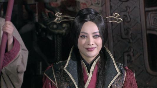 早年受楚怀王信任,任左徒,三闾大夫,兼管内政外交大事.