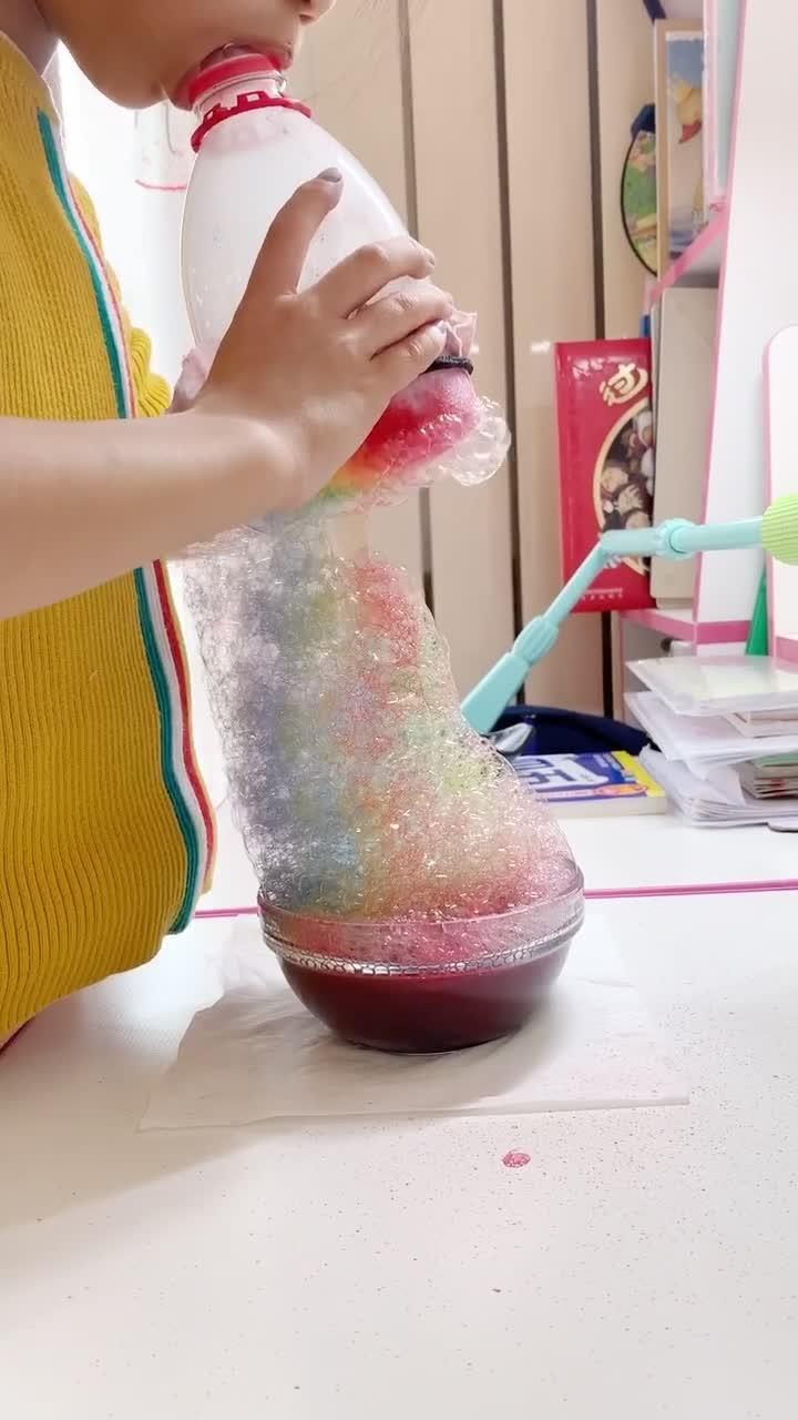 幼儿科学小实验 《彩色泡泡龙》
