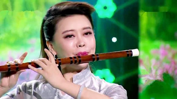 笛子名曲《 b>帕米尔的春天 /b>》,笛子大师唐俊乔演奏,精彩极了!