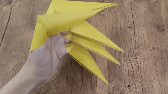 让我们把纸变成玩具一起用纸轻松折出好玩的 爪子爪子折纸教学