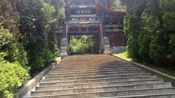 云南宣威东山寺图片