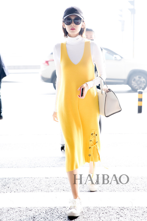 关晓彤偷穿鹿晗的衣服?海报时尚网华语明星街拍
