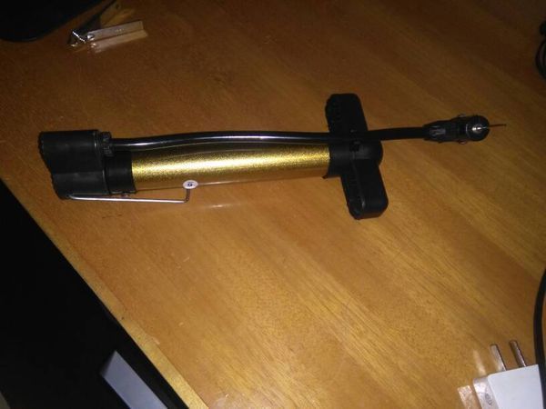 这个打气筒怎么给足球大打气