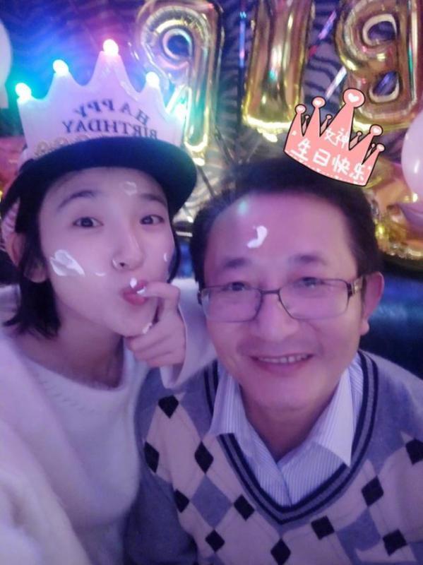 唐艺昕父母的照片曝光了吗?