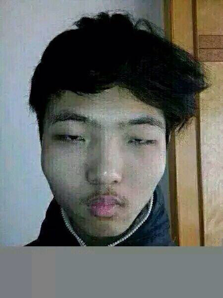 长的丑,口才差,社交能力差,内向,又没钱。又很害