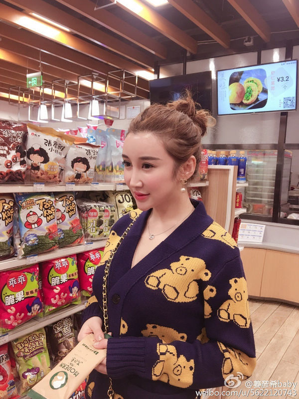 看了一部电影《新鬼打鬼》,好喜欢里面的女主