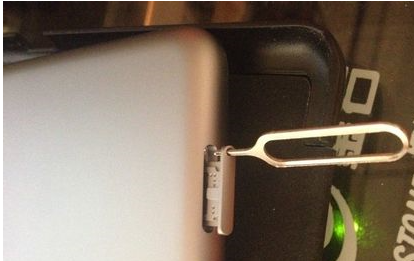 苹果2平板电脑后盖怎么打开