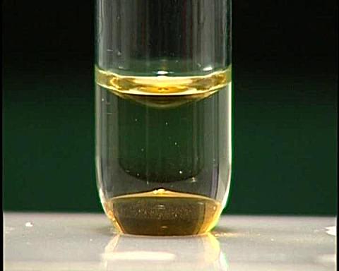 24,24新制饱和氯水与溴化钠溶液的反应