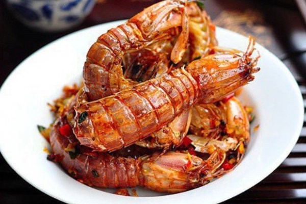 椒盐濑尿虾怎么吃?