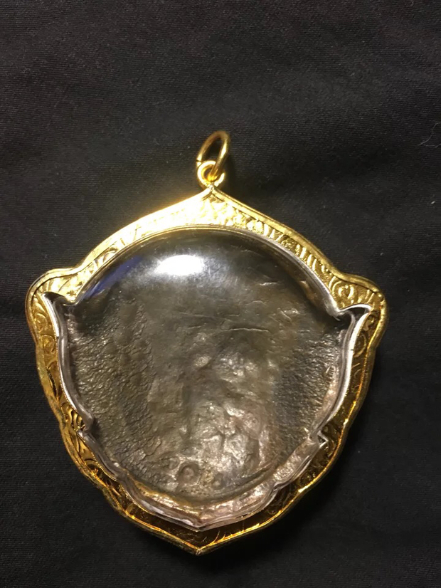 这个龙婆卡隆的鬼王佛牌是不是真的