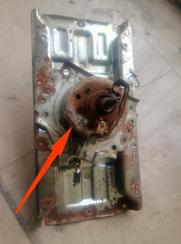 洗衣机离合器如何拆解,拆解这个后盖子