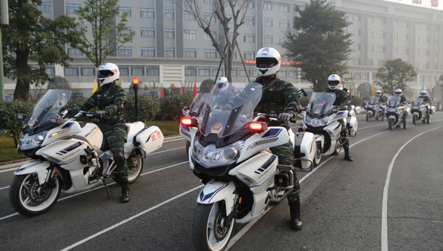 中 b>国国宾护卫队 /b>有多牛?平均身高1.82米,把摩托骑出坦克的气势