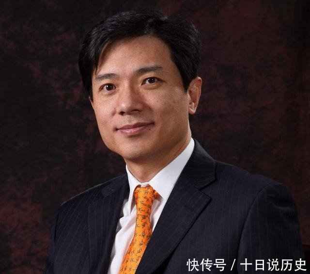 他是一名企业家