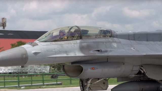 f16战机炸毁,凶手是另一架 f16,机炮威力可观