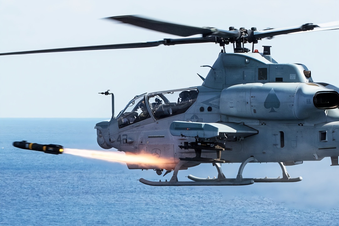 海鹰直升机发射agm-114"地狱火"导弹