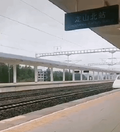 黔张常开行动车计划