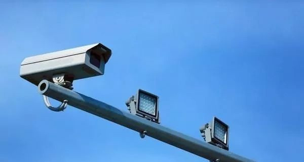 园区路百安公路路口有拍闯红灯的吗?