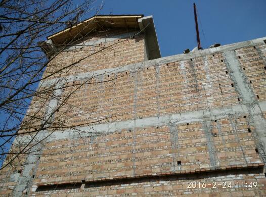 二楼挑出来的和屋顶挑檐算国土占地面积吗?算