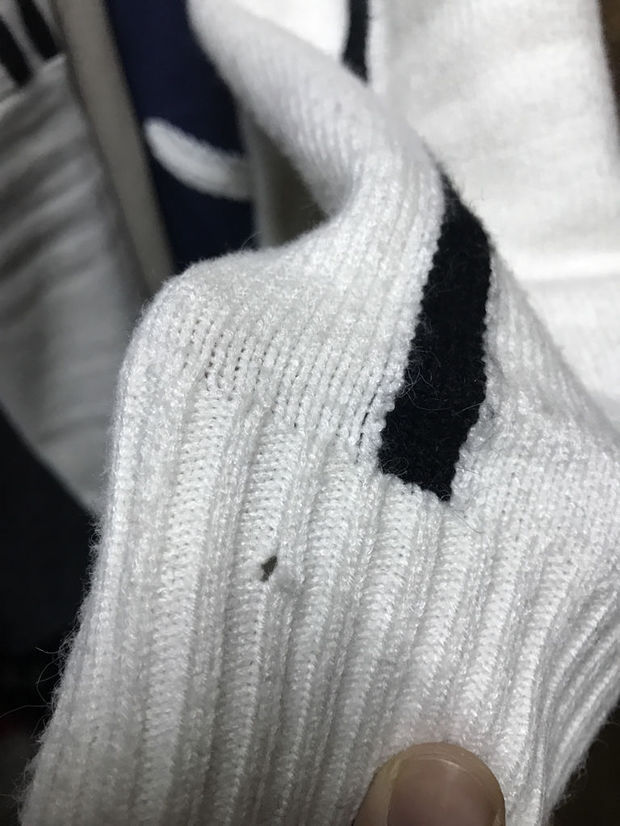 毛衣被刮坏了,脱线 ,该怎么修补?