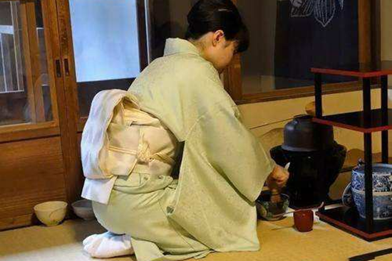 日本人都喜欢跪着,跪着对身体到底有什么好处?
