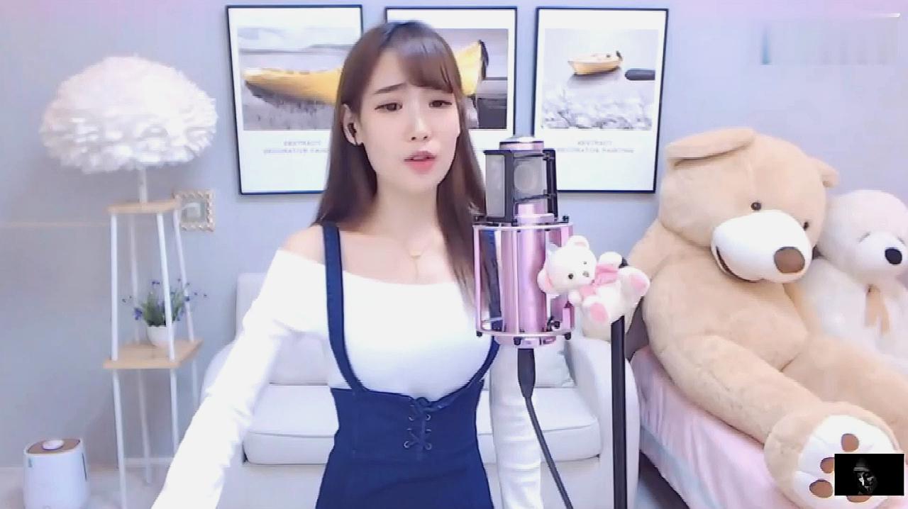  b>真的不容易庄心妍 /b>歌曲,女主播翻唱,别说还挺好听