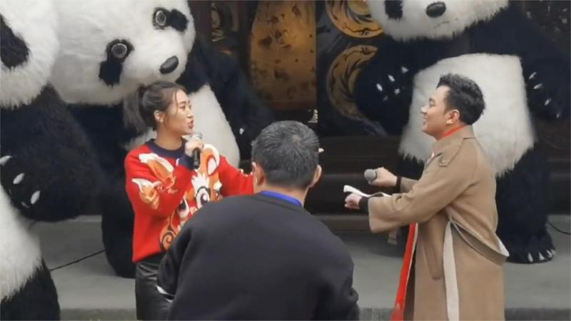 [图]云朵海来阿木演唱歌曲《来跳舞》央视[东西南北贺新春]录制现场