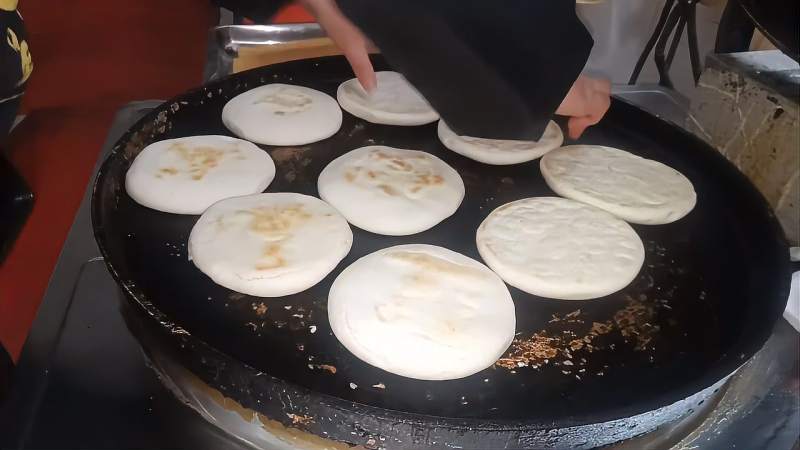 绵软可口好兔视频上传时间:8月前时长:05:05陕西肉夹馍之"油酥馍夹肉"